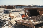 Arbetare vid byggnation av bostadsområdet Brickebacken, 1968