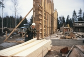 Uppsättning av plank vid byggnation av Brickebacken, 1968