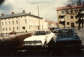 Hyreshus bakom parkering på Norrgatan, 1982