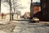 Hyreshus på Markgatan mot öster från Lövstagatan, 1982