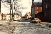 Hyreshus på Markgatan mot öster från Lövstagatan, 1982