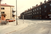 Västra Nobelgatan mot Öster från Lövstagatan, 1982