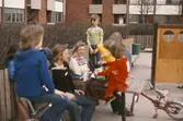Barn på lekplats i Varberga, 1970-tal