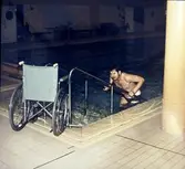 Handikappramp i Brickebackens badhus, 1971