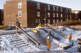 lekande barn på lekplats vid Sörby gårds daghem, 1980