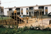 Barn i lekpark i Västhaga, 1970-tal