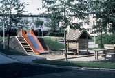 Lekplats på Tornfalkgatan 69,55,57, 1980