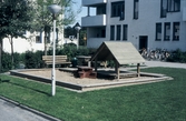 Lekpark vid Tornfalkgatan 17, 1980
