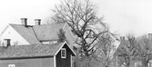 Hustak på gård i Kårsta i Hovsta, 1975
