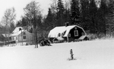 Hus med brutet tak i Hovsta, 1975