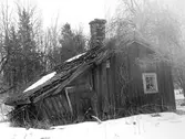 Gammal stuga i Yxtabacken i Hovsta, 1981