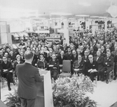 Besökare vid invigning av varuhuset Krämaren, 1963-03-25