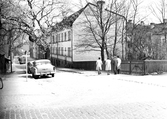 Promenad på Bondegatan mot öster från Drottninggatan, 1953