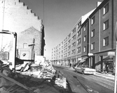 Rivning på Drottninggatan mot norr från Änggatan, 1960-03-21