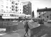 Innergård med garagenedfast på Drottninggatan på söder, 1960-03-21