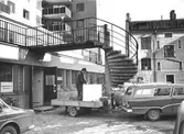 Innergård med spriraltrappa på Drottninggatan på söder, 1960-03-21