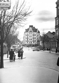 Promenad på Drottninggatan mot söder från Våghustorget, 1955