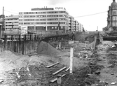 Grävd grop vid byggnation av Rudbeckstunneln, 1960-06-16
