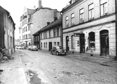 Bilar parkerade på Kyrkogårdsgatan mot söder, 1959-04-10