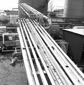 Detaljbild av anläggning tillhörandes Esso Gasol, Fredriksskans, Gävle Hamn.