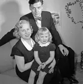 Familjen Arne Hedén, familjegruppbild i hemmet