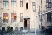 Gårdsinteriör vid rivningshus på Hertig Karls Allé, 1975