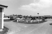 Lekplats vid radhus på Midgårdsvägen i Odensbacken, 1970-tal