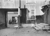 Gårdsinteriör från Kyrkogårdsgatan 13, september 1959