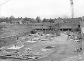 Grund för källare och garage i hus A vid nybyggnation i kvarteret Tunnbindaren, oktober 1959