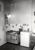 Spis och kylskåp i köket på Hertig Karls allé 10, 1970-tal