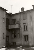Dörrar från bakgården på Karlslundsgatan 11 och Ringgatan 7, 1970-tal