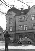 Bil parkerad på Tegelgatan 1, 1970-tal