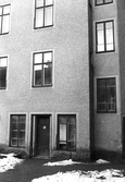 Ingång från innergård på Tegelgatan 1och Ringgatan 11, 1970-tal