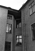 Fönster i hörn i Tegelgatan 1 och Ringgatan 11, 1970-tal