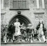 Västerås, kv. Domkyrkan.
Skolavslutning 1947.