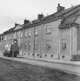 Lastbil vid hyreshus på Södermalmsallén 18, 20, 22, 1970-tal