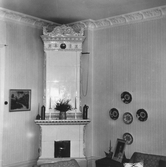 Kakelugn i vardagsrummet i hyreshus på Södra sofiagatan 26, 1970-tal