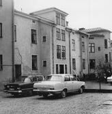 Innergård med parkering på Fabriksgatan 34, 1970-1972