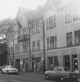 Tobaksaffär i hyreshus på Fabriksgatan 35, 37, 1970-tal