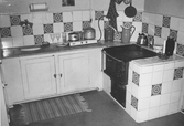 Kök med både vedspis och bänkspis på Lindrothsgatan 20, 1970-tal