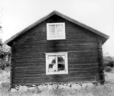Gavel på gamla stugan i Yxta i Hovsta, 1976