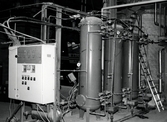 Anläggning för vattenrening före ångpannan. Det vill säga nära nog destillerat vatten tillförs pannan. 15/11 1985.