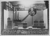 4/2 1937. Skytfönster med reklam för Läkerol.