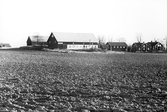 Vängstre gård i Hovsta på andra sidan åkern, 1970-tal