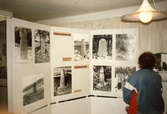 Utställning av bilder av milstenar i Lund i Hovsta, 1983