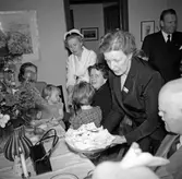 Studentfirande i hemmet, serveringa av fikat