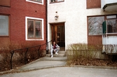 ÖBO-personal på trappa i Stjärnhusen, 1991