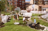 Barn leker i Ladugårdsängen, efter 1992