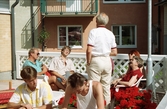 Grupp på veranda i Ladugårdsängen, efter 1992
