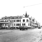 Bensinstation i hörnet Rudbecksgatan-Köpmangatan, 1961